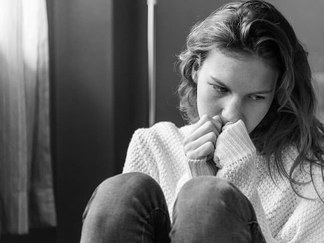 مشاوره و درمان افسردگی؛ آشنایی با 10 نوع مهم آن؛ علائم و درمان