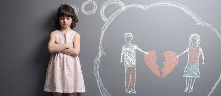جدایی پدر و مادر می تواند اثرات مخربی در زندگی کودکان بگذارد.