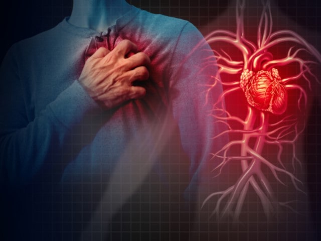 تپش شدید یا ضربان سریع قلب یکی از علائم و نشانه های پانیک اتک